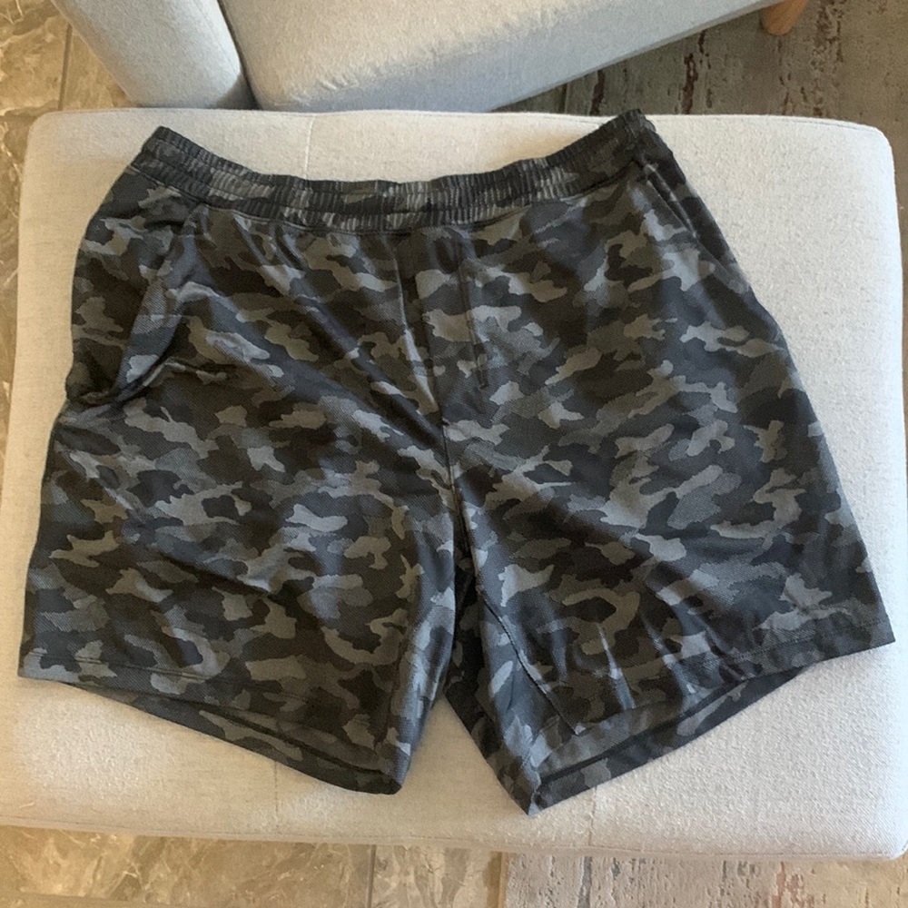 Lululemon XL Pacer Breaker Shorts 7”